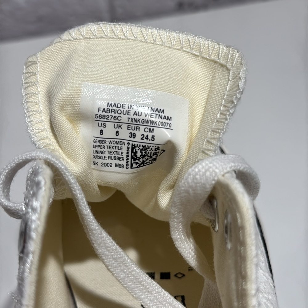 NWT converse - Picture 7 of 9